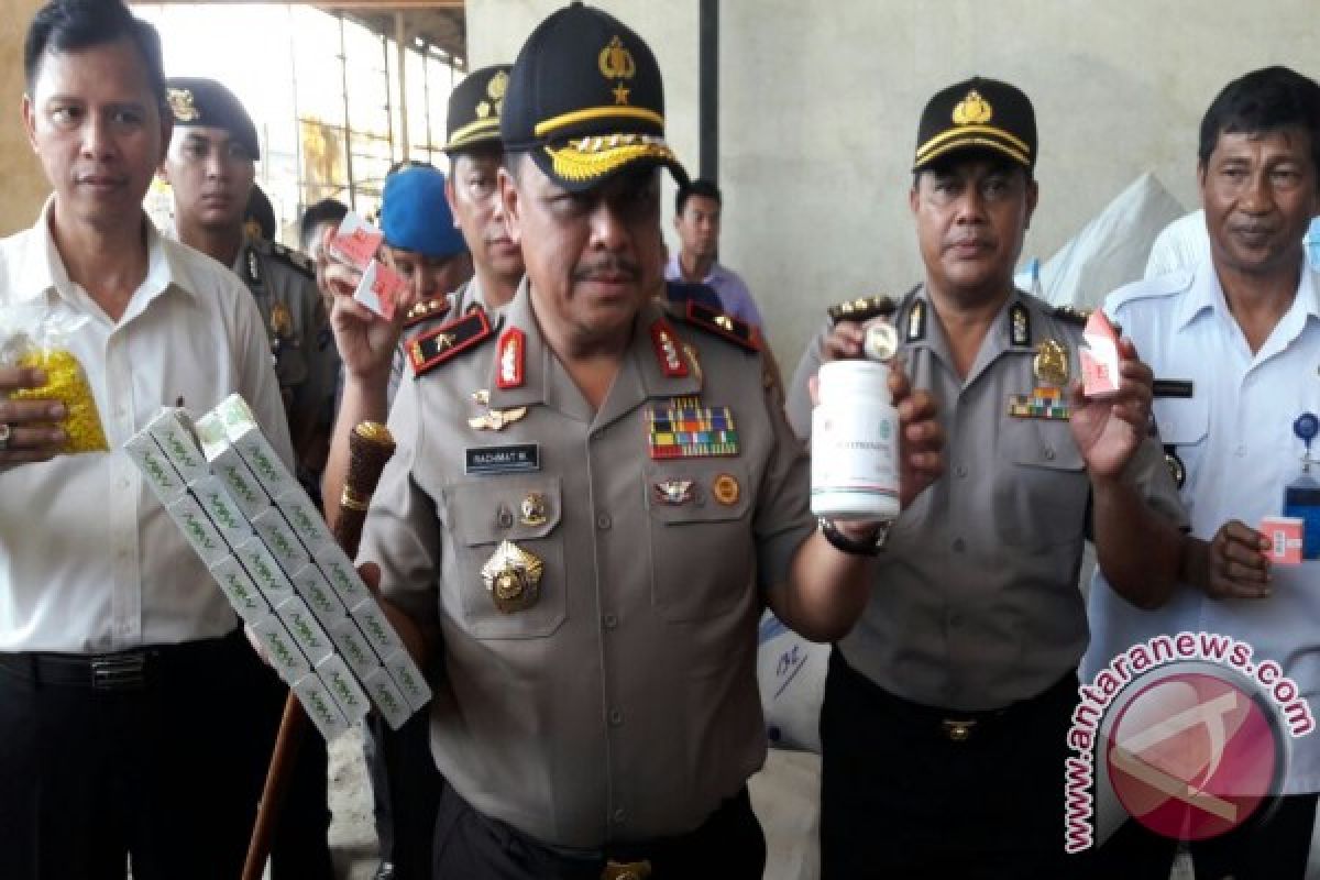 Polisi Temukan 600.000 Pil Dextro Di Ekspidisi