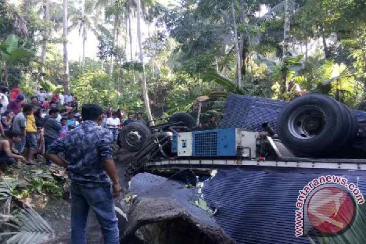 Diduga Supir Tewas Setelah Truk Terjun Bebas Kejurang Sedalam Ratusan Meter