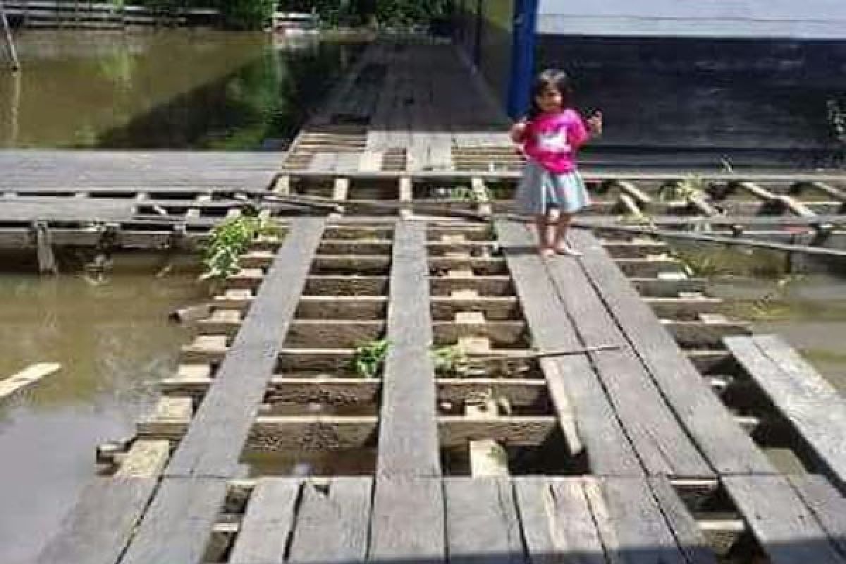 Waduh! Lantai Ulin Teras SDN 1 Lemo di Barito Utara Dicuri