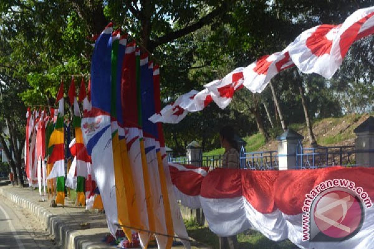 Pedagang Aksesoris HUT Kemerdekaan Hiasi Kota Kendari