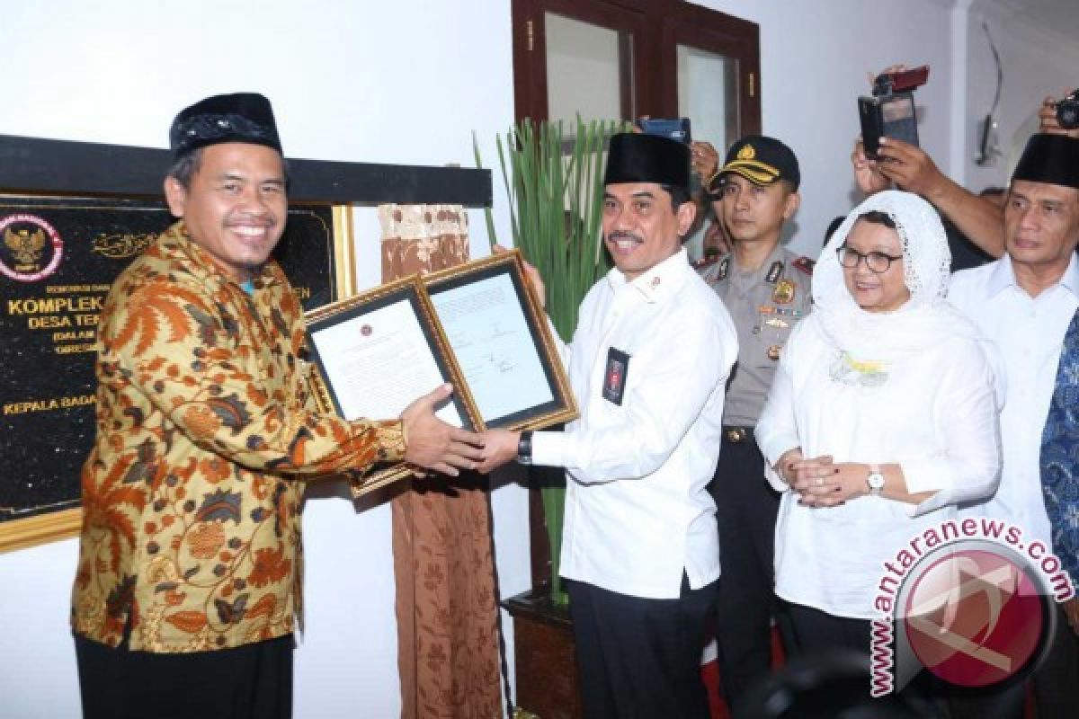 BNPT resmikan masjid dan TPA di kampung Amrozi