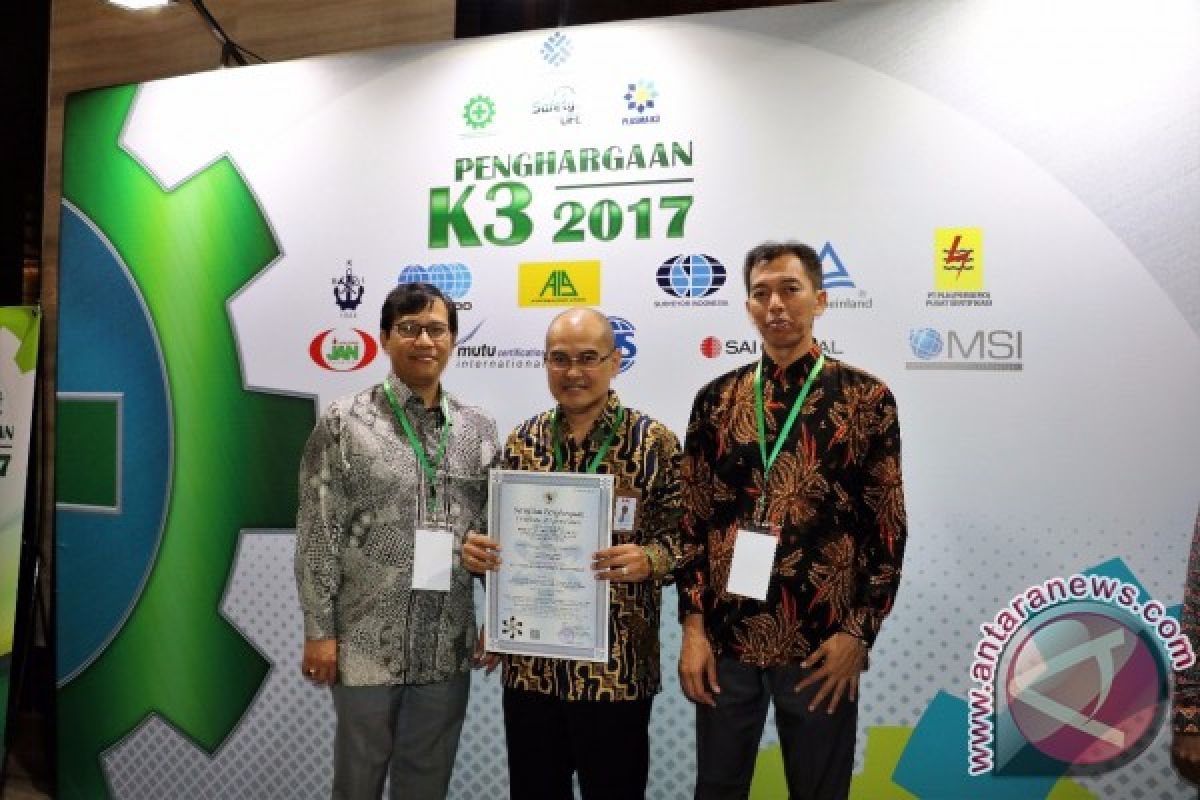 Hutama Karya raih sembilan penghargaan Golden Flag dari Menakertrans RI