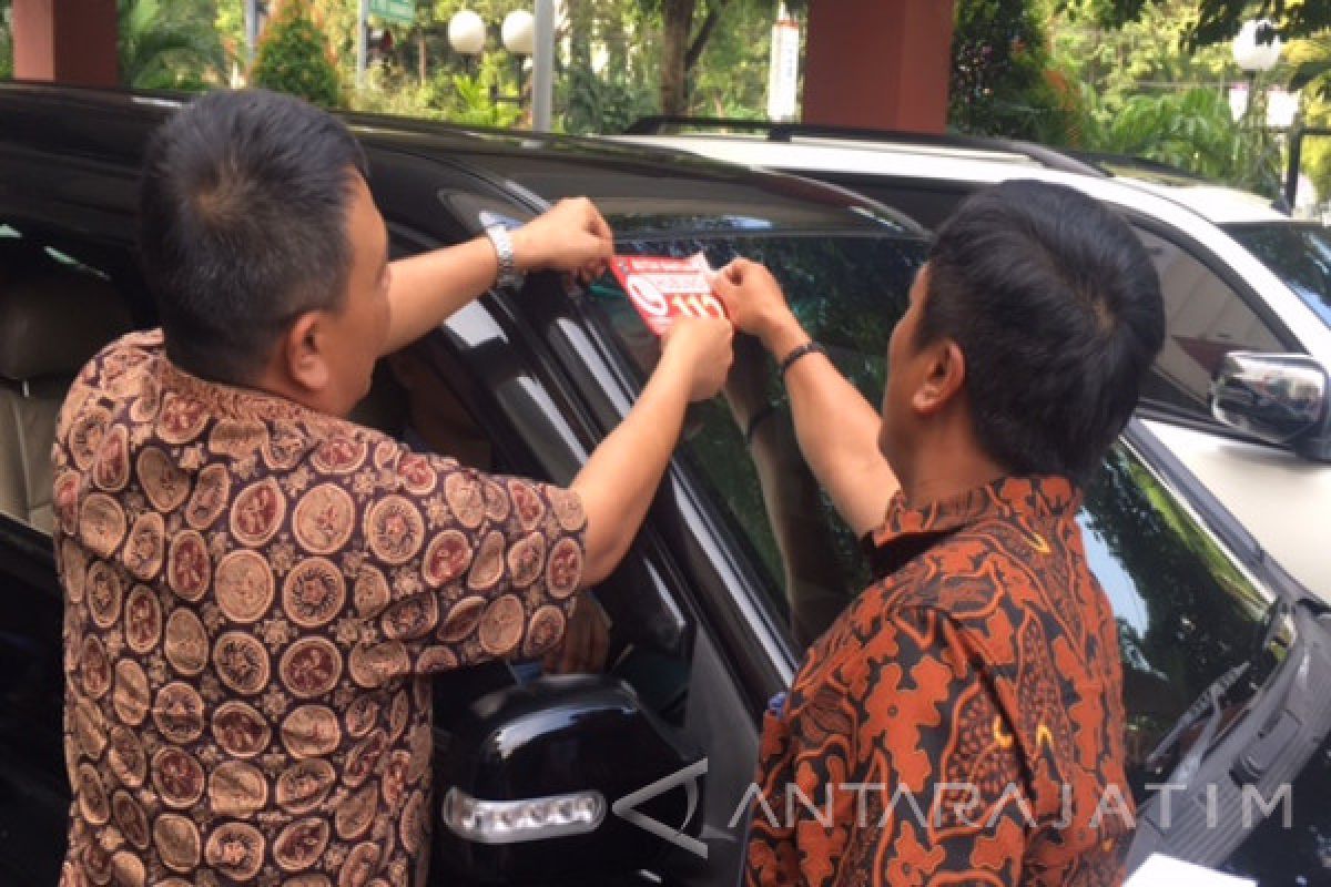 Mobil Dinas Pemkot/DPRD Surabaya Wajib Ditempeli Stiker 112 (Video)