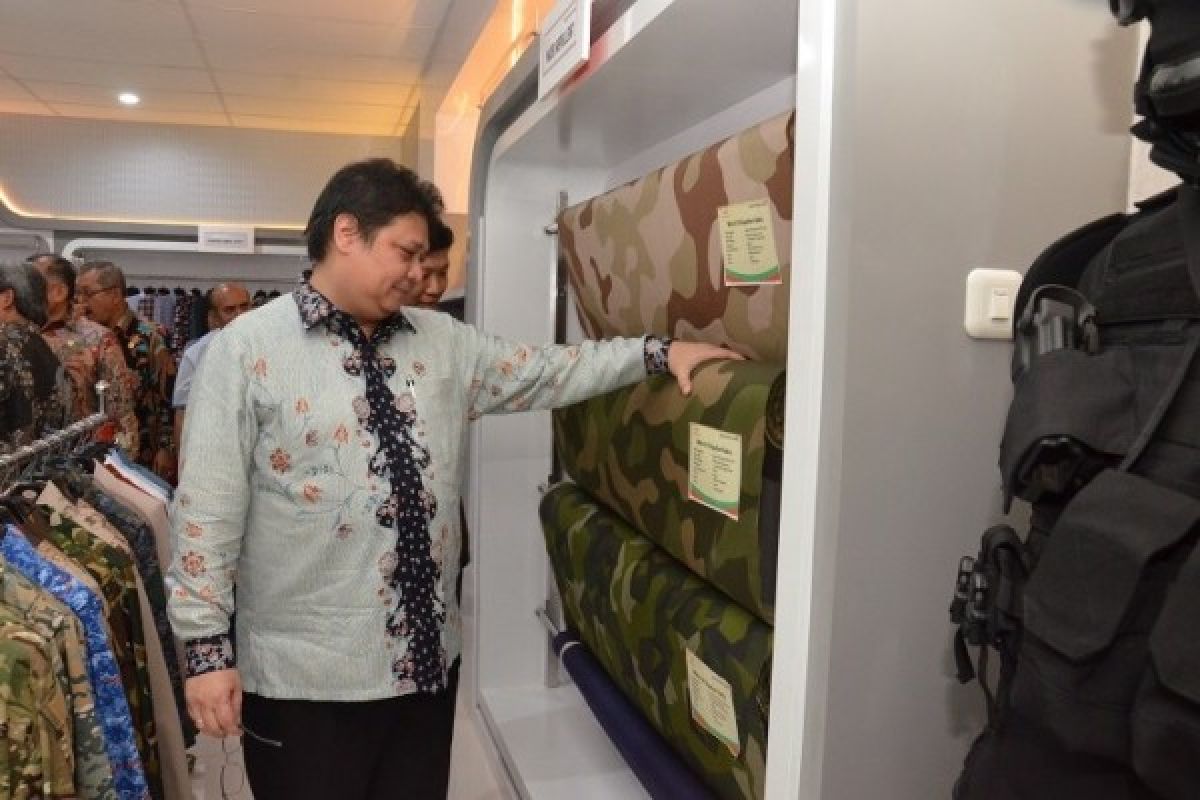 Seniman Menggelar Pameran tentang Panji      