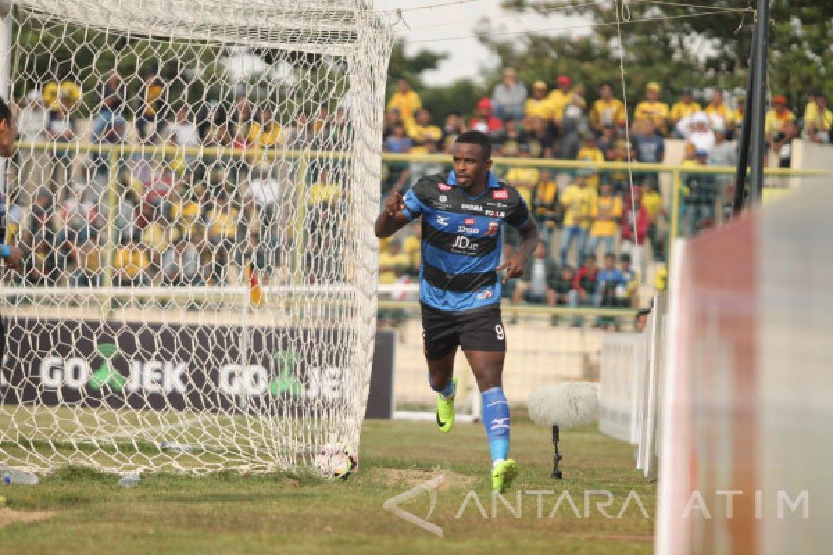 Madura United Tergusur dari Puncak Klasemen