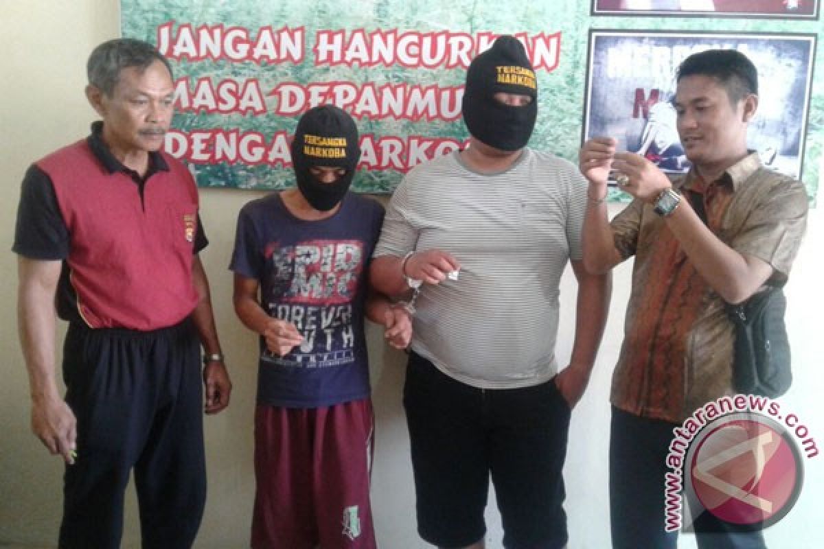 Polisi Mengamankan Dua Tersangka Penyalahgunaan Narkoba