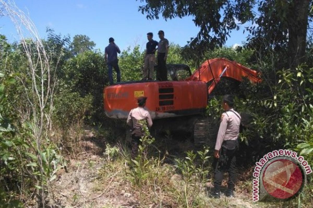 Polisi Cari Pemilik Alat Berat Penambang Timah Ilegal