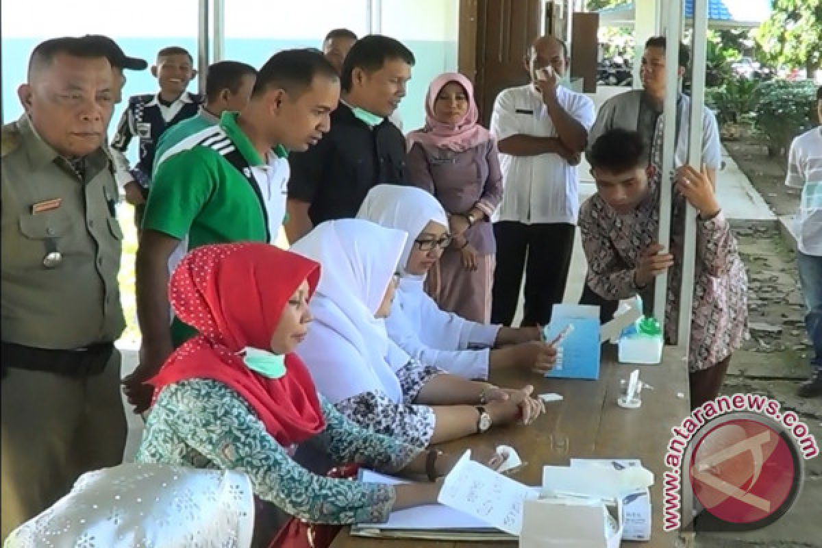 Tim Gabungan Kesbangpol Pasaman Barat Tes Urine Pelajar