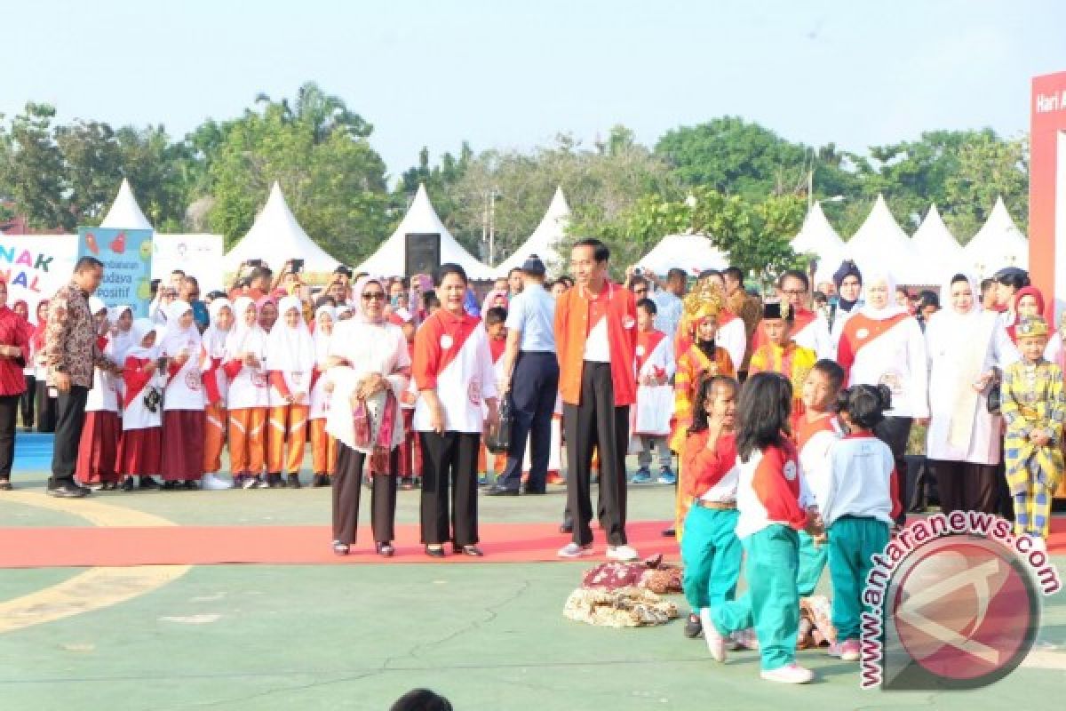 Presiden bicara cita-cita dengan anak-anak di Pekanbaru