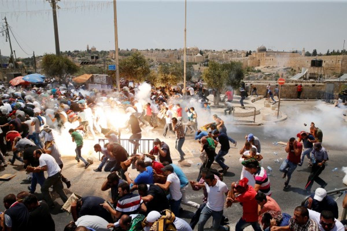 Bentrok kembali terjadi di luar kompleks Aqsa
