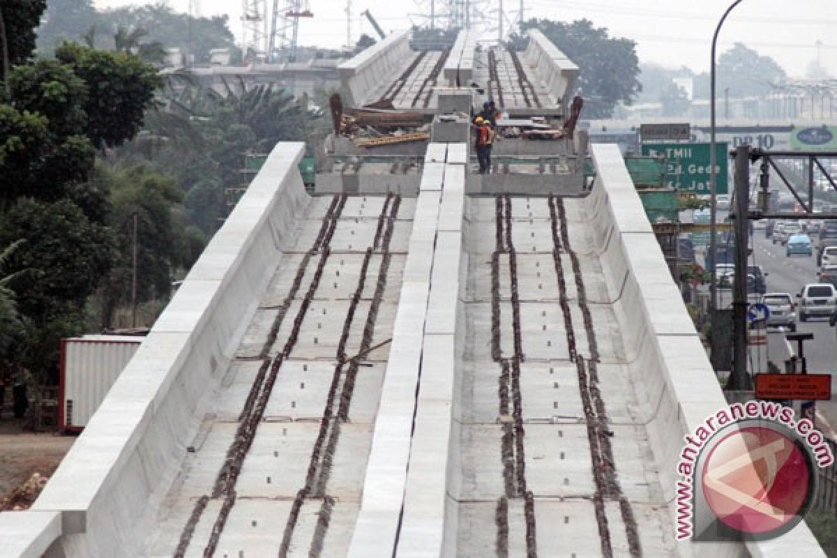 Luhut minta rangkaian kereta LRT Jabodebek diputuskan Januari 2018