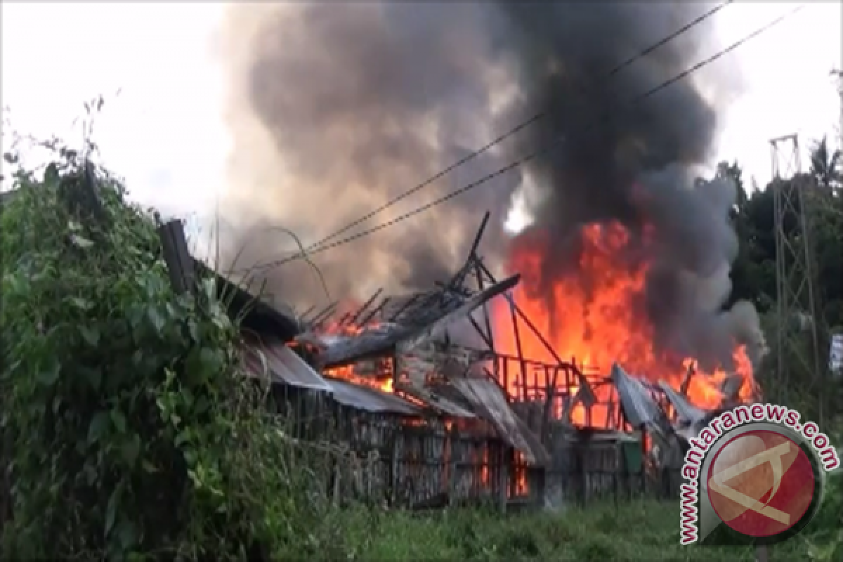 Empat Rumah Di Kotabaru Hangus Terbakar