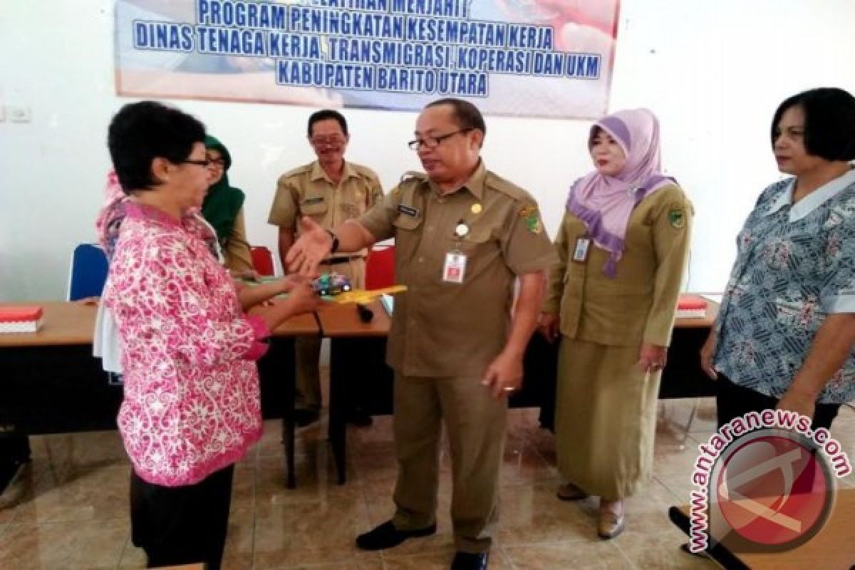 Mantap! Kurangi Pengangguran Pemkab Barut Gelar Pelatihan Menjahit