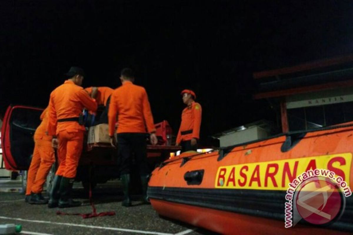 SAR Kendari Selamatkan Empat Penumpnag Perahu Longboat