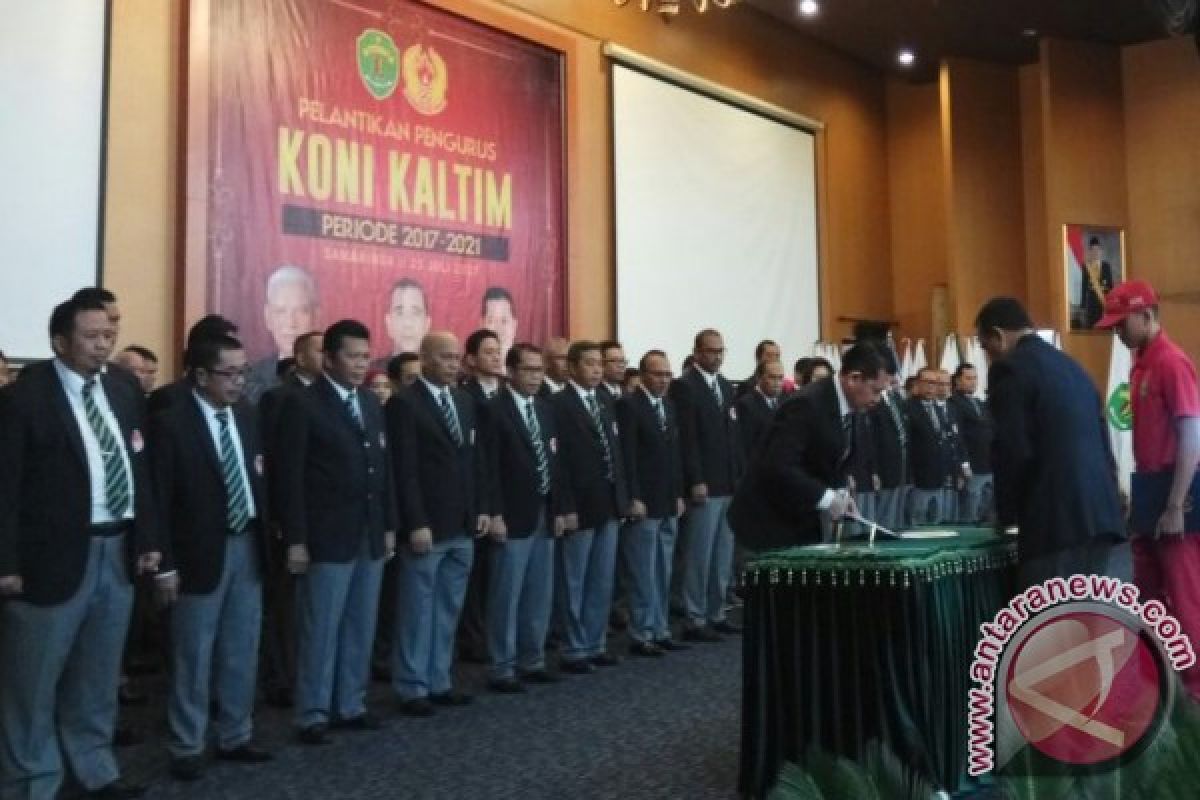 Tono Suratman Lantik Pengurus KONI Kaltim Periode 2017-2021