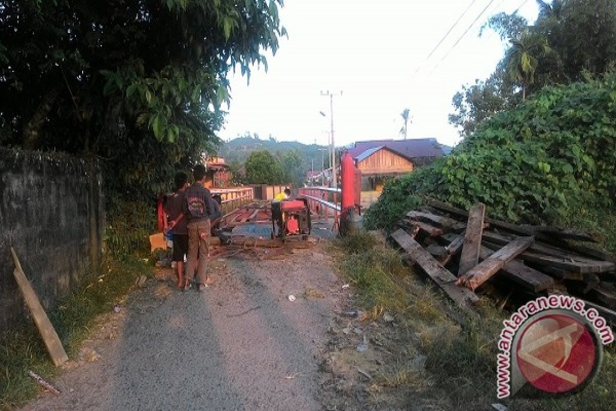  Warga Berterima Kasih Jembatan Sudah Diperbaiki