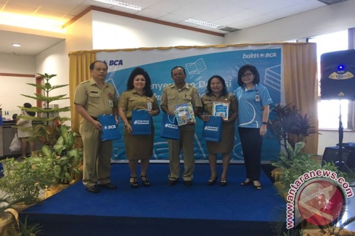 HUT ke-60 BCA Berbagi Buku di Manado