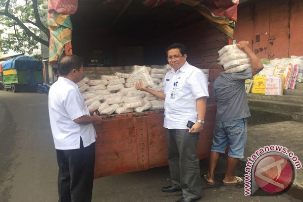 Produksi garam Karawang melimpah