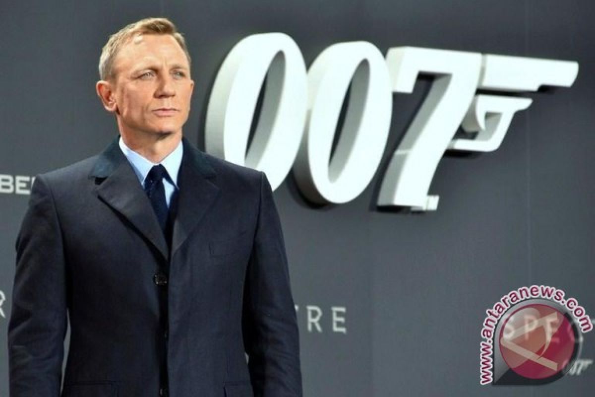 Daniel Craig Kembali Beraktif James Bond