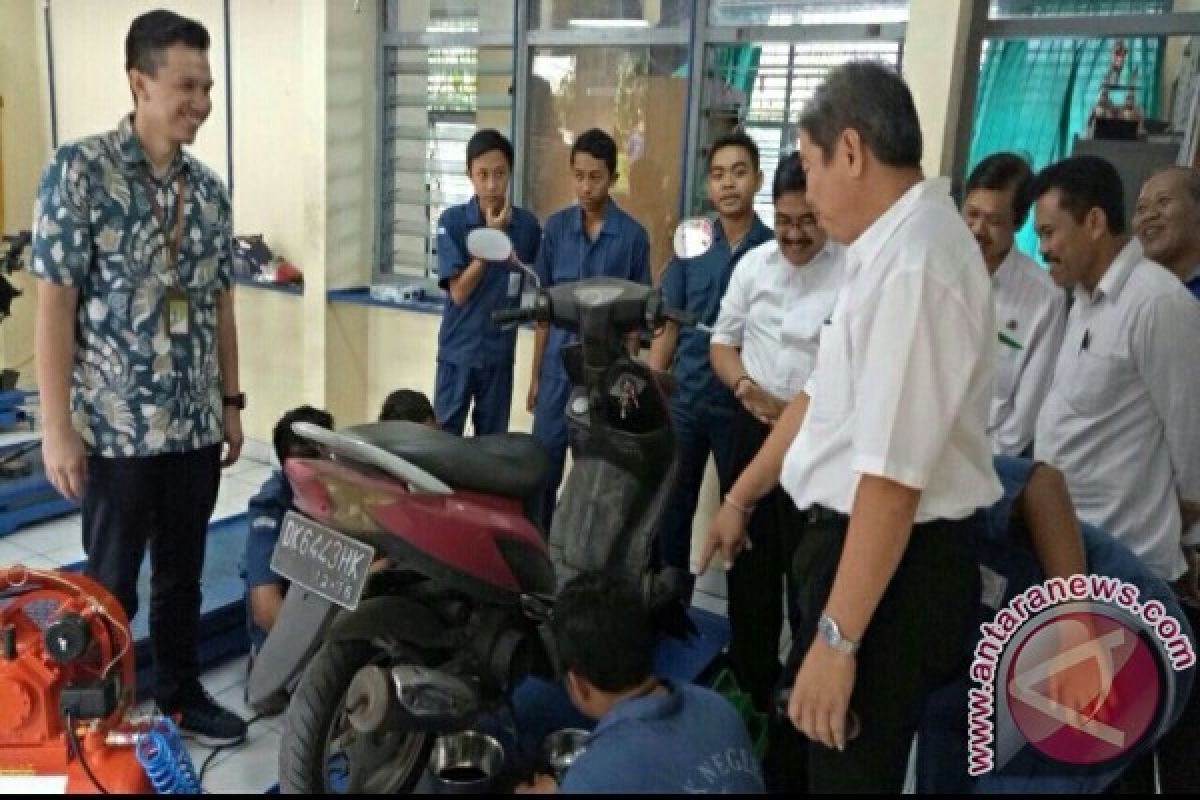 Pertamina Bekali Pelajar SMK Denpasar Keahlian Otomotif