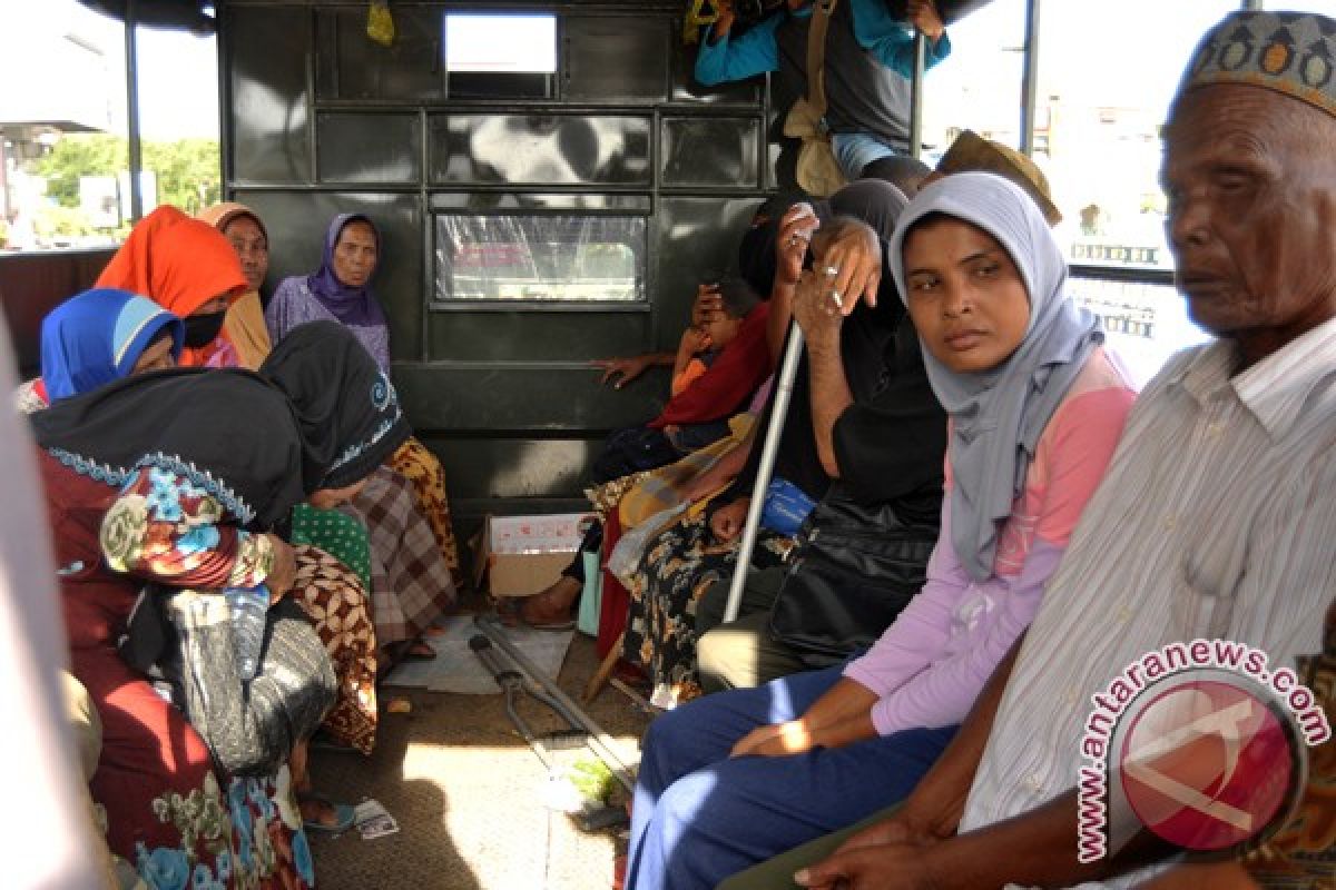 Satpol PP Lhokseumawe tertibkan puluhan pengemis