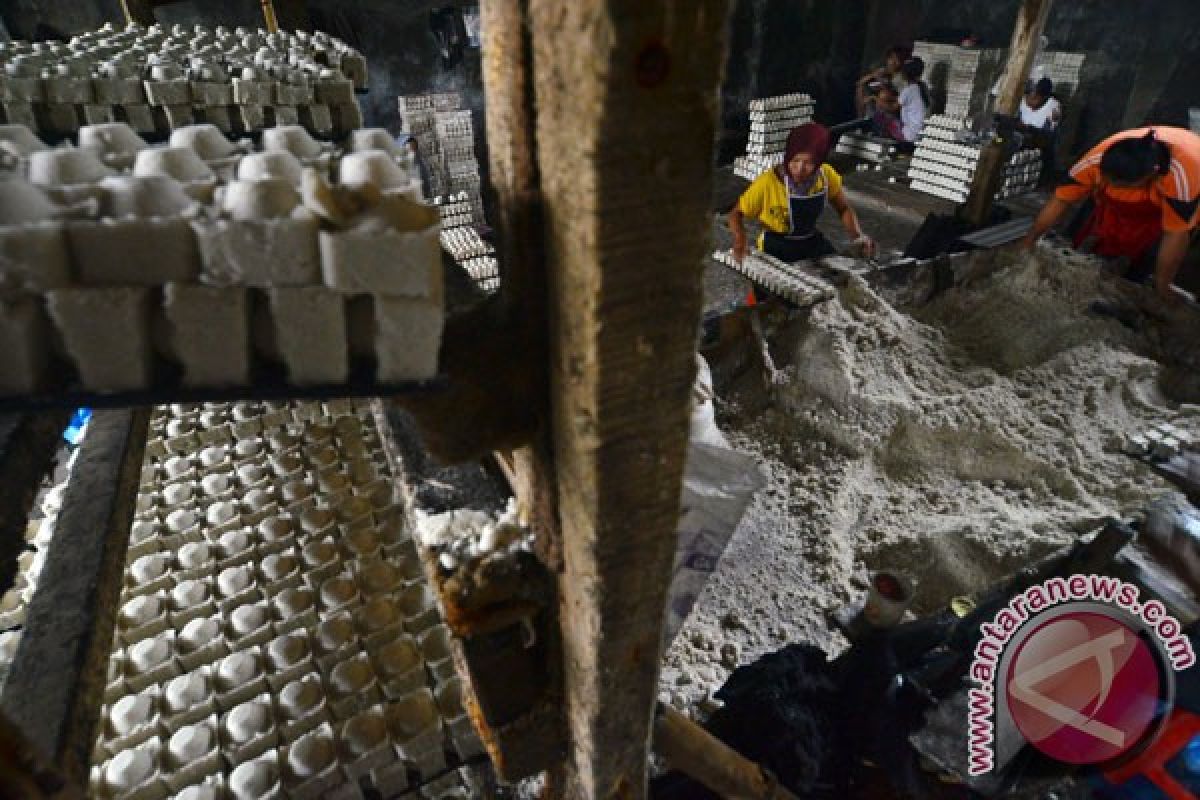 Pedagang Pasar Gondangdia keluhkan stok garam menipis