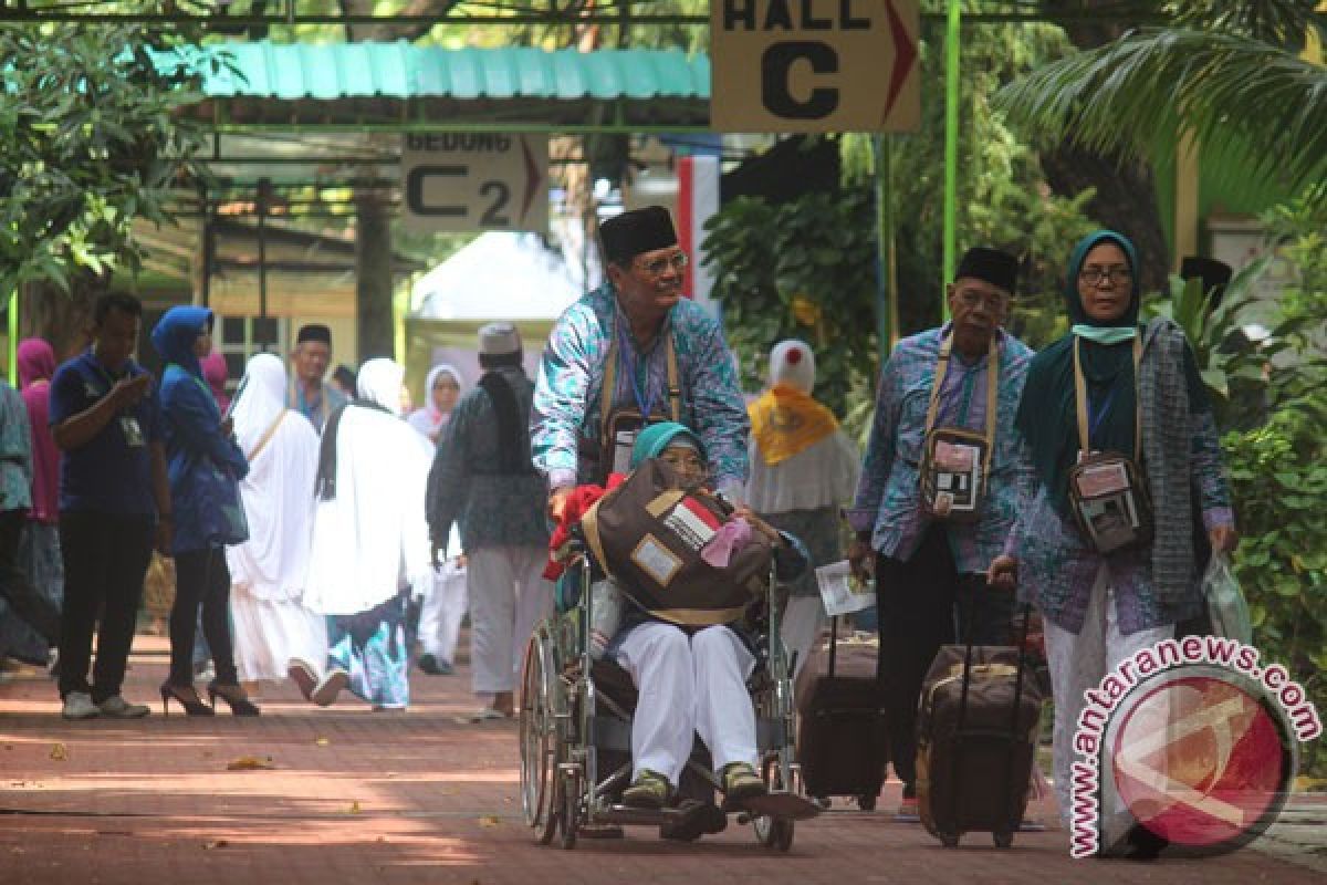 Calon haji Sukabumi tertua berusia 86 tahun