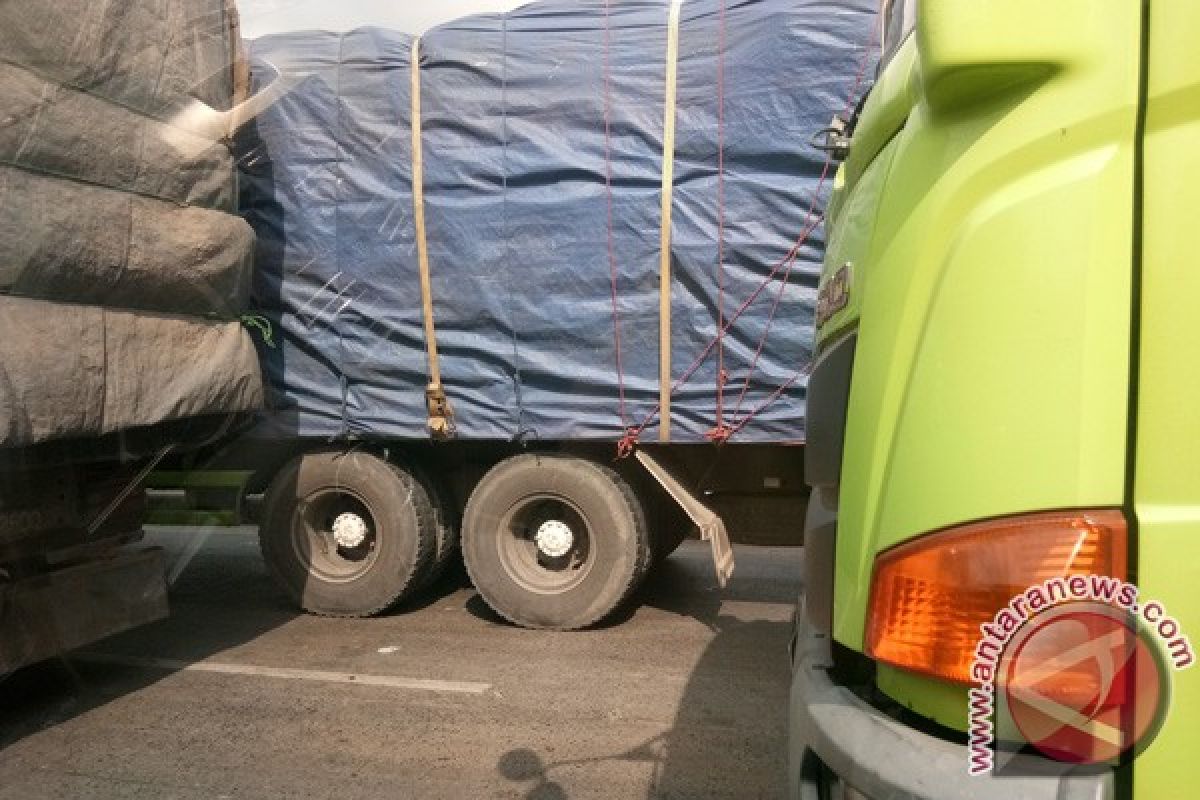 Bupati Waykanan dukung penghentian truk batu bara