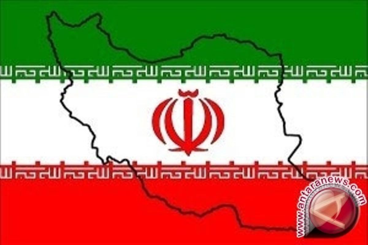 Iran sukses uji roket peluncur satelit