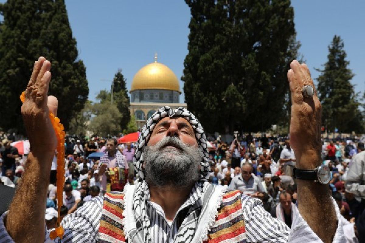 Muslim Palestina kembali masuki Aqsa setelah dua pekan