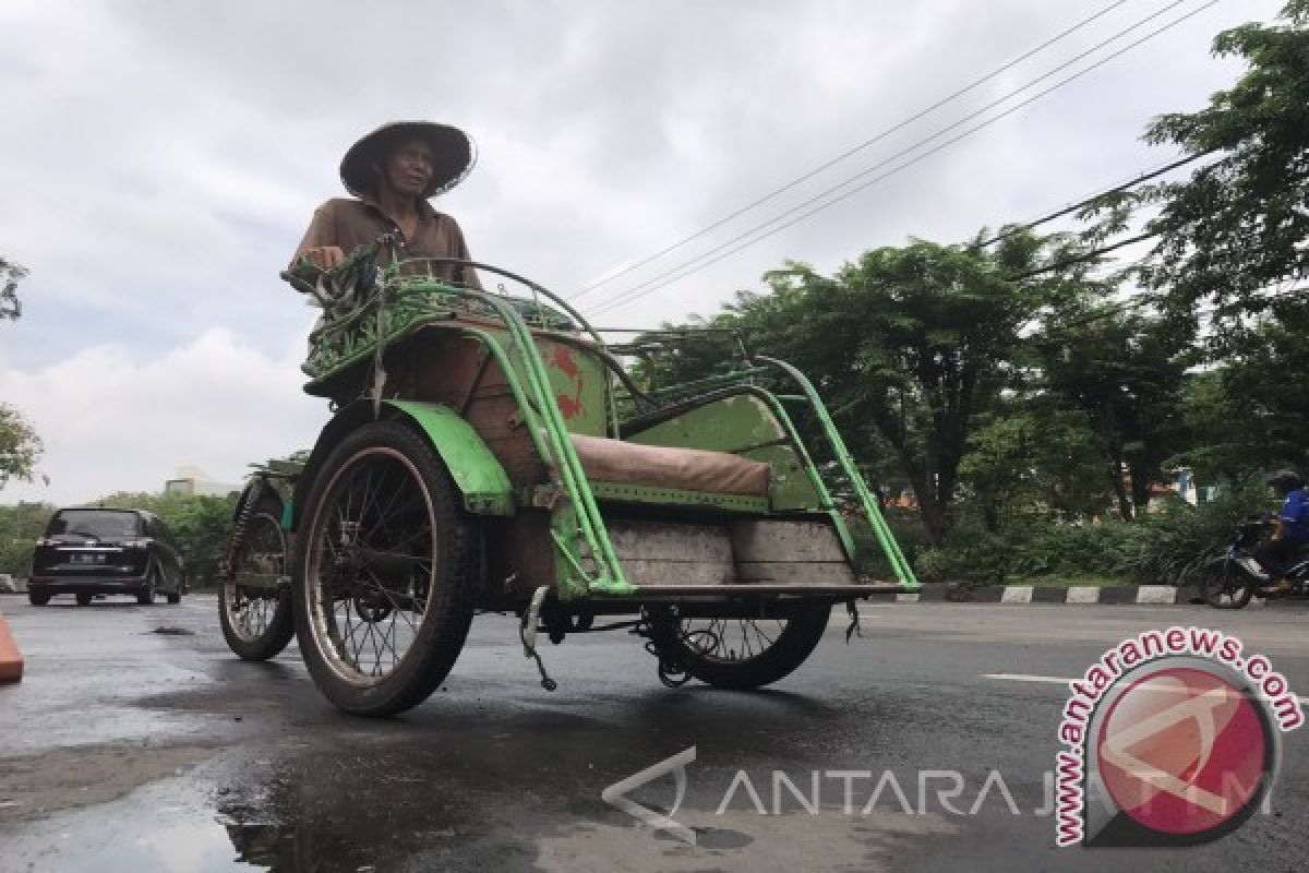 Tukang becak yang naik haji