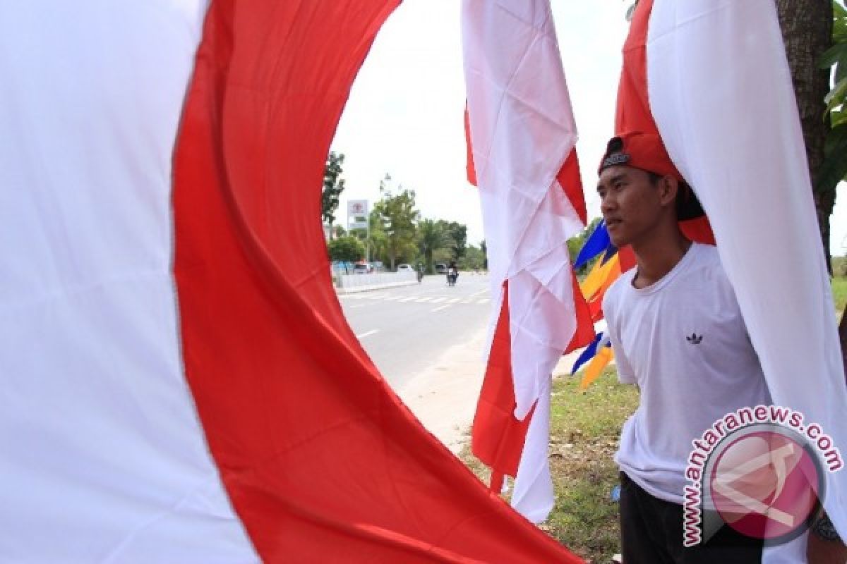 Penjual Bendera Mulai Bermunculan di Palangka Raya