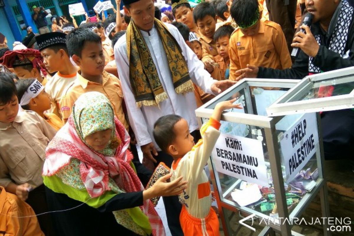 Pelajar Bina Amal Semarang Galang Donasi untuk Palestina