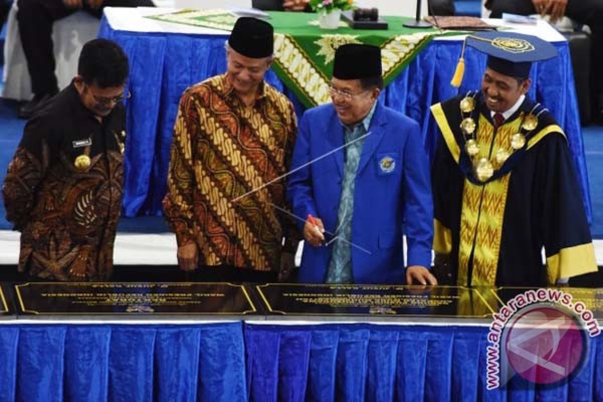 WAPRES HADIRI MILAD UNISMUH MAKASSAR