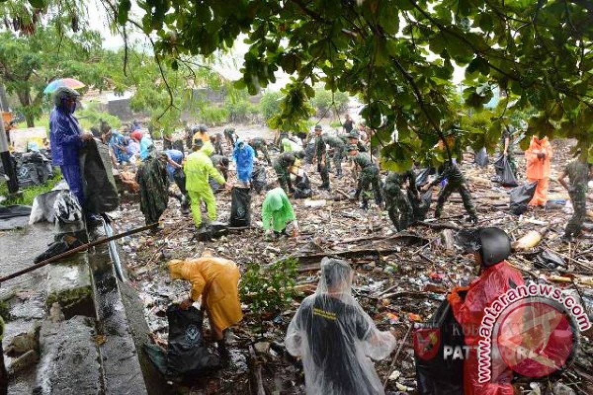 Kodam Pattimura Ikut Gerakan Peduli Pesisir