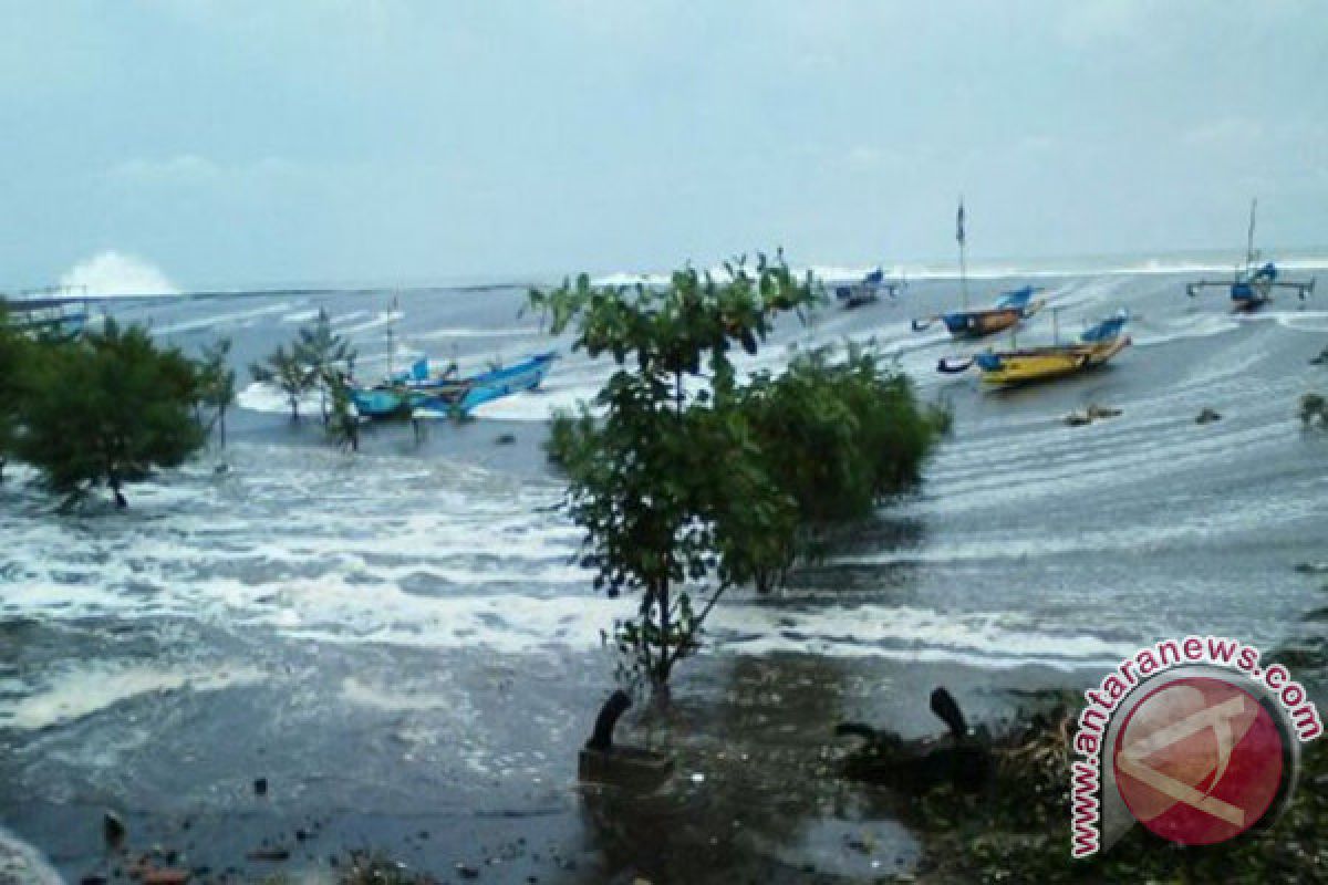 Air Laut Naik Satu Meter, BPBD Pariaman Evakuasi 25 Keluarga