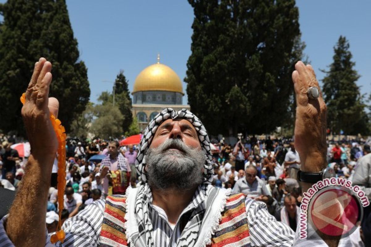Muslim Palestina Kembali Masuki Aqsa Setelah Dua Pekan