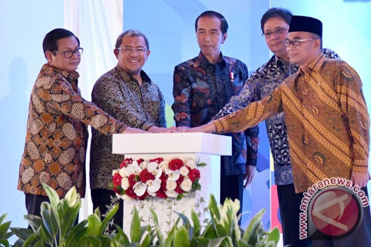 Presiden meluncurkan program vokasi industri bagi SMK