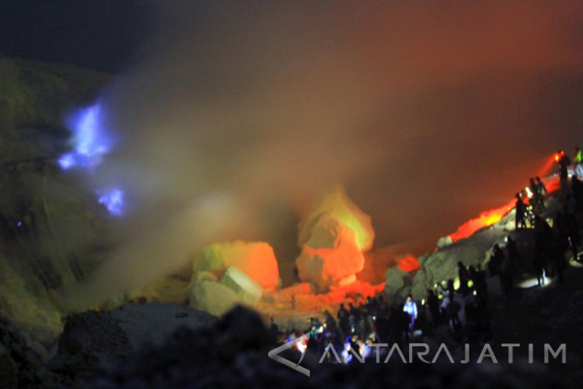 30 Orang Keracunan Gas Kawah Ijen