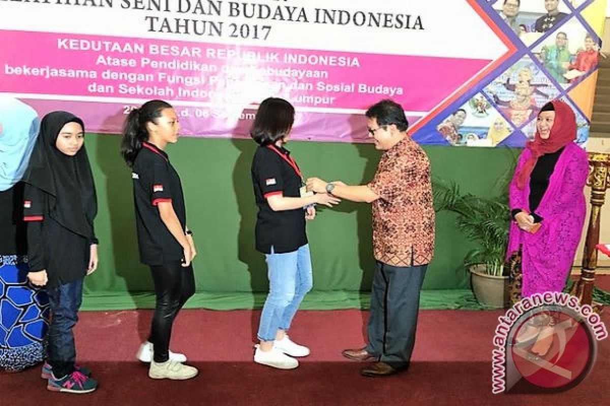 Guru-pelajar Malaysia Ikuti Pelatihan Seni Budaya Indonesia
