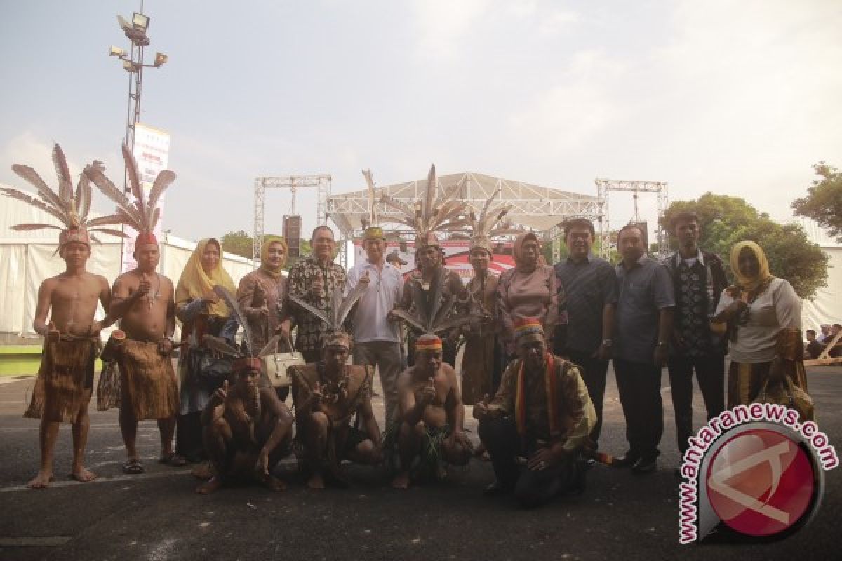 Bupati Hadiri Festival Borneo