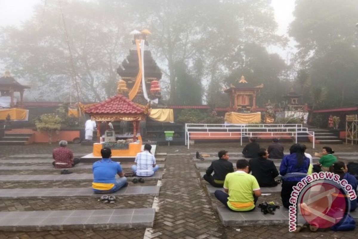 Perjalanan Spiritual ke Pura Pembawa Kemakmuran (Video)