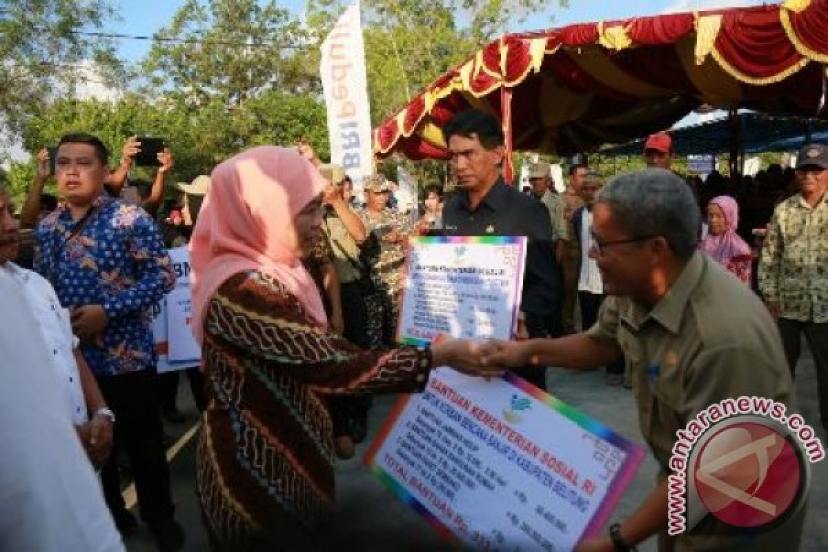 Mensos salurkan bantuan Rp2,72 miliar pascabencana banjir Belitung