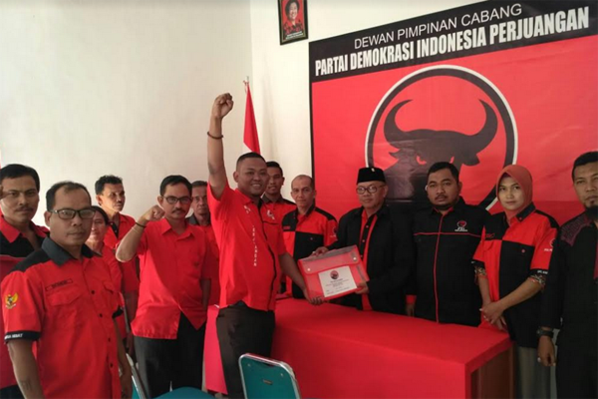 Kader Muda PDIP Daftar Bakal Calon Wabup Mempawah