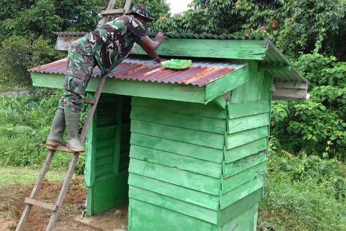 TNI bantu atasi krisis sanitasi masyarakat pedalaman Kampar