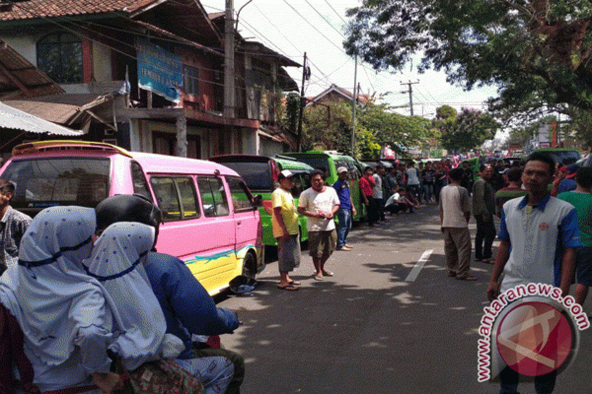 Empat Trayek Angkot Sukabumi Digabung