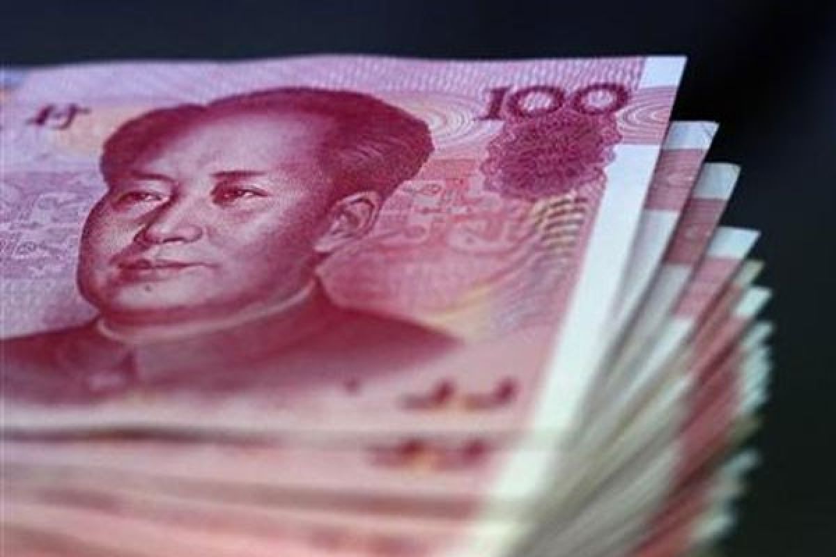 Yuan jatuh 145 basis poin jadi 6,4536 per dolar usai libur panjang