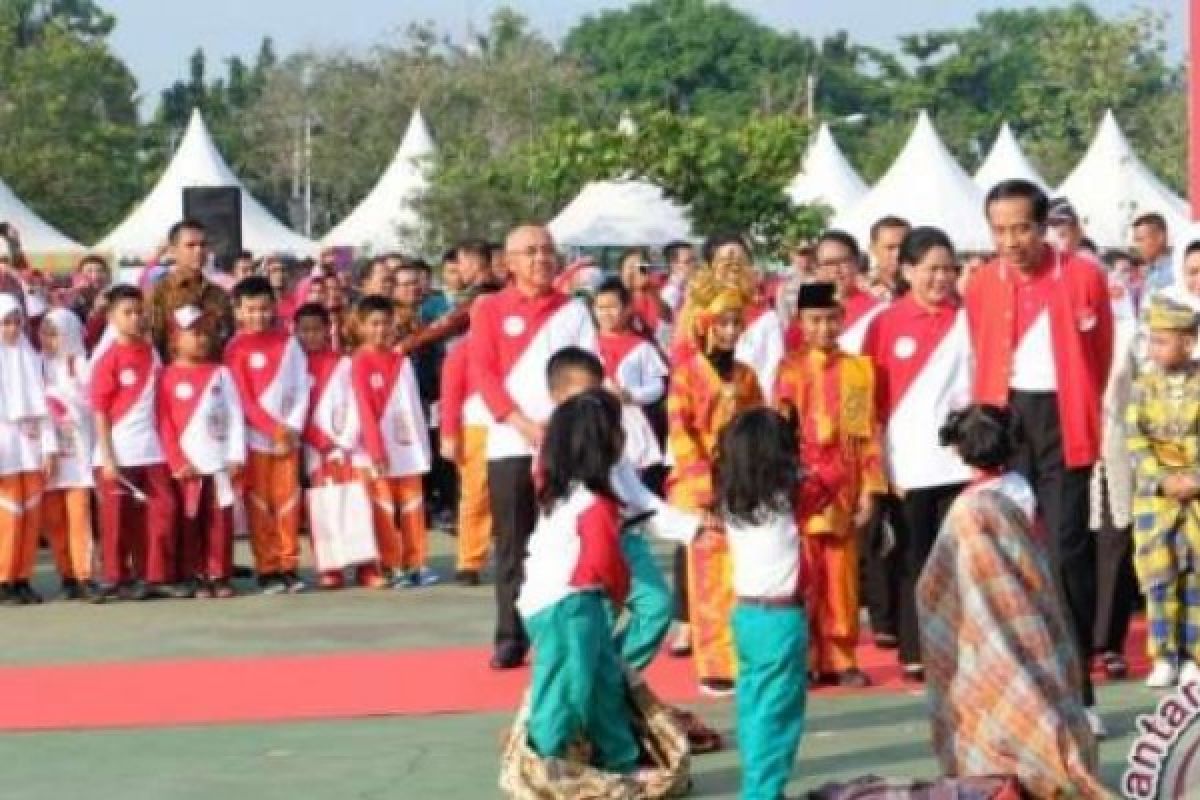 Anak-Anak Indonesia Diimbau Gunakan Medsos Setelah Berusia 13 Tahun