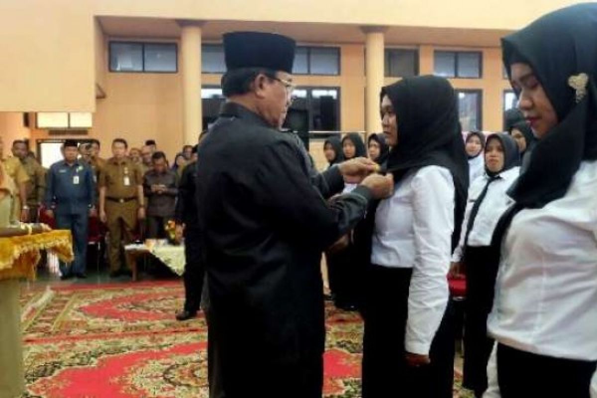 Bupati Inhil Serahkan SK CPNS Kepada 137 PTT Kesehatan