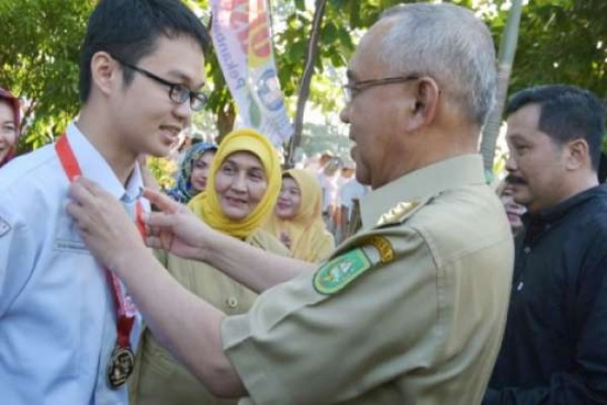 Dialah Dean Fanggohans, Juara Dunia Olimpiade Kimia Dari Pekanbaru